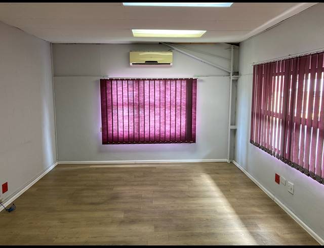 1,010M² WAREHOUSE TO LET IN MAXMEAD